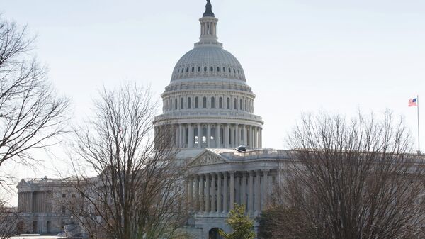 Здание Конгресса США на Капитолийском холме в Вашингтоне - Sputnik Mundo