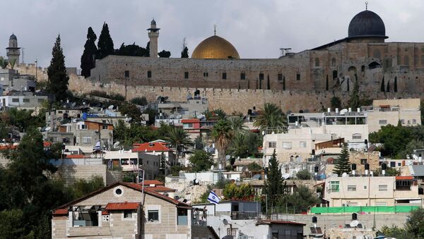 Un grupo de palestinos apuñala a dos judíos religiosos en una pelea en Jerusalén - Sputnik Mundo