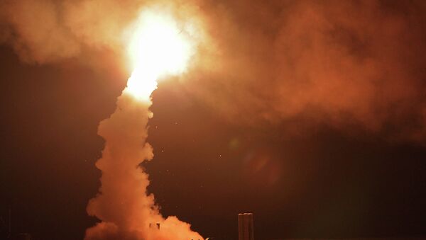 Lanzamiento de los misiles antiaéreos S-400 'Triumf' - Sputnik Mundo