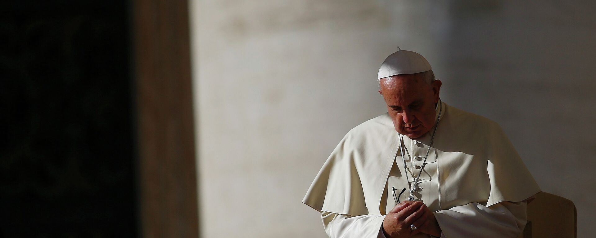 Papa Francisco llamó por teléfono a una víctima de abusos sexuales y le pidió disculpas - Sputnik Mundo, 1920, 24.11.2014
