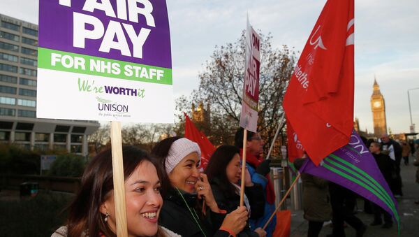 Huelga en la sanidad británica por la congelación salarial - Sputnik Mundo