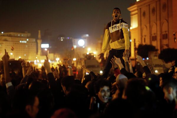 Al menos un muerto en las protestas por la absolución de Mubarak en El Cairo - Sputnik Mundo