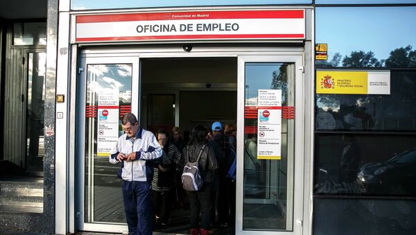 Очередь на бирже труда в Мадриде, Испания 4 ноября 2014 - Sputnik Mundo