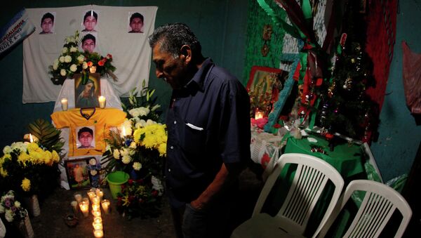 Forenses argentinos plantean nuevos desafíos en caso de 43 desaparecidos en México - Sputnik Mundo